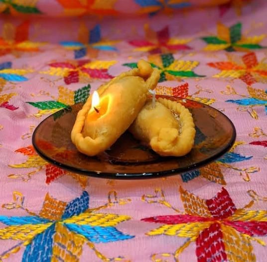 Gujiya Shape Candle Pack of 5